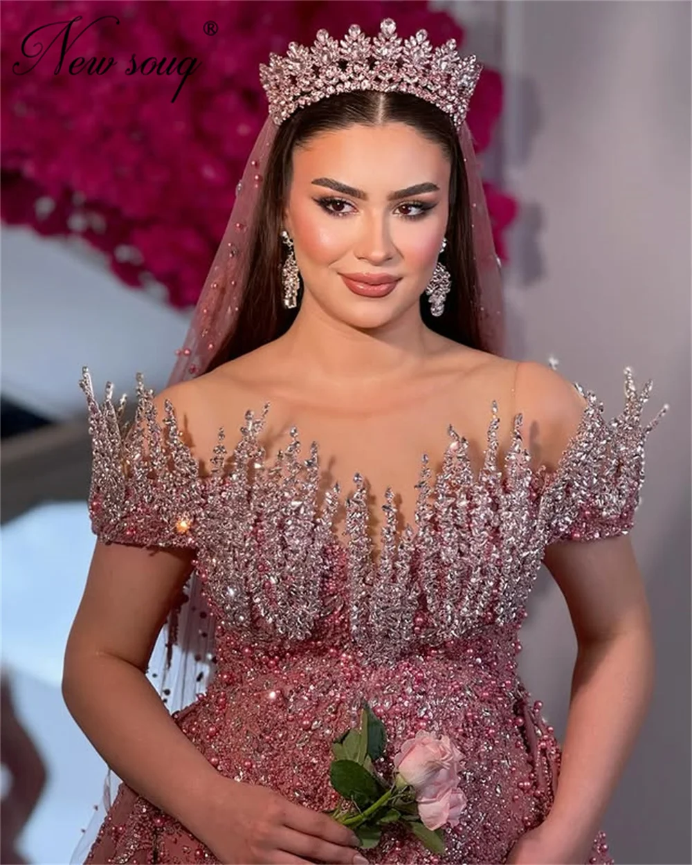 Rosa Abendkleider mit Perlenstickerei, maßgeschneidert, schulterfrei, Kristalle, Verlobungskleid, arabisches Dubai-Hochzeitskleid, abnehmbarer Rock