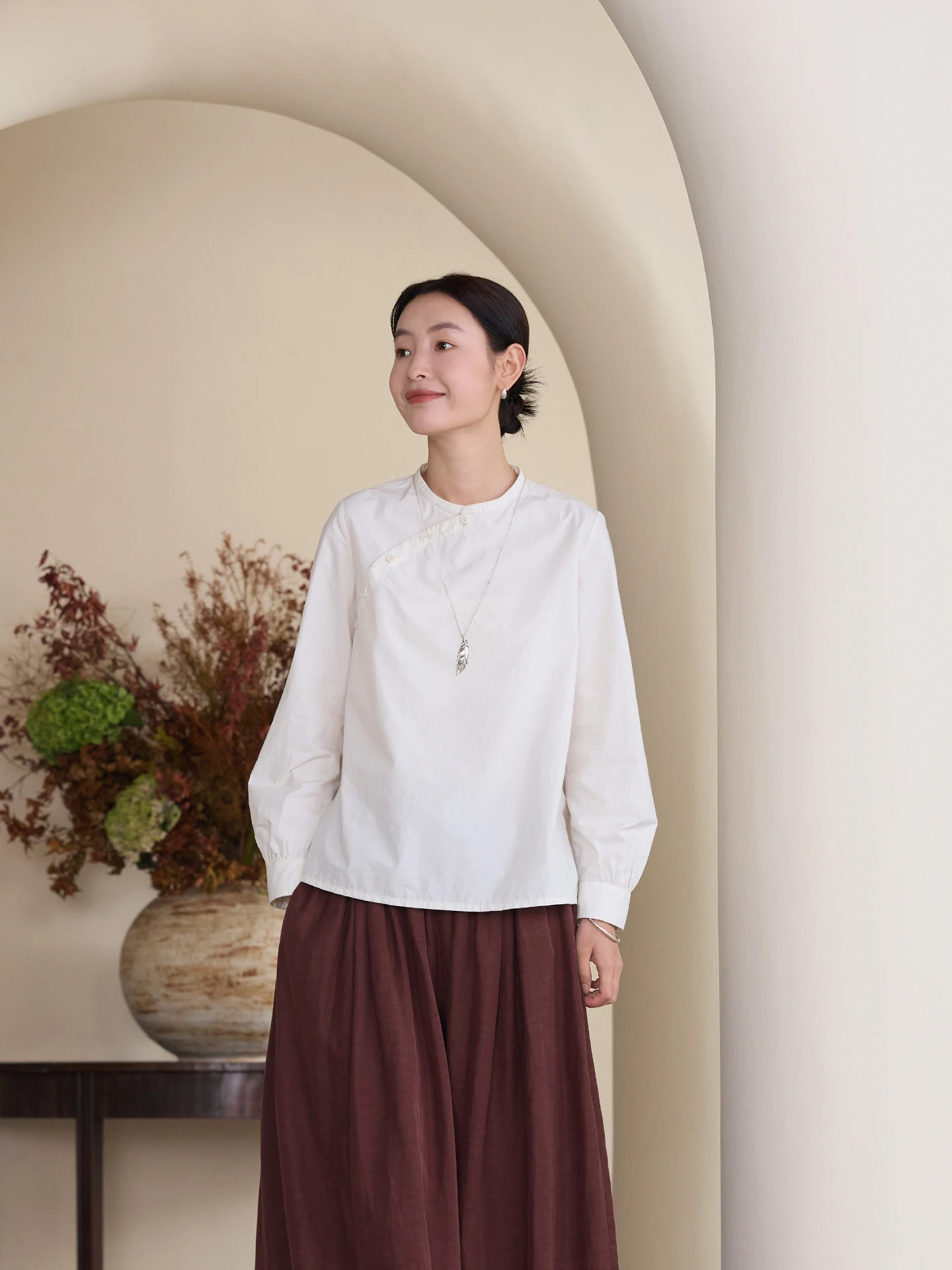 

Женская рубашка Mikyue Original из 100% хлопка с длинным рукавом, винтажная, с асимметричным подолом, дышащая, удобная, для повседневной носки