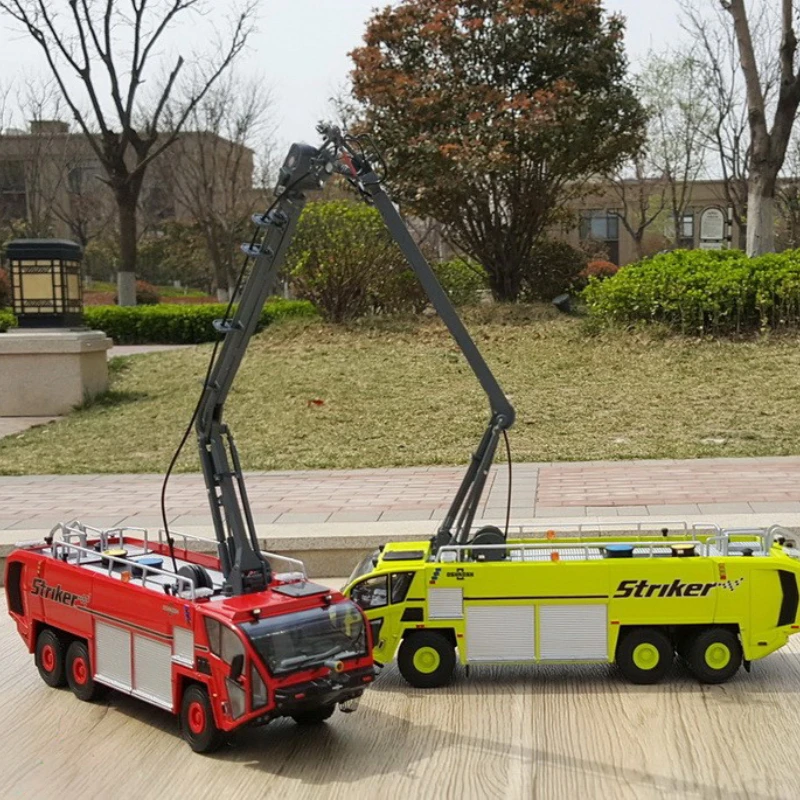 Oshkosh Striker 3000 مطار سيارة مطافئ سبيكة نموذج سطح المكتب الديكور جمع عرض لودر أطفال بالريموت كنترول نموذج 1:15
