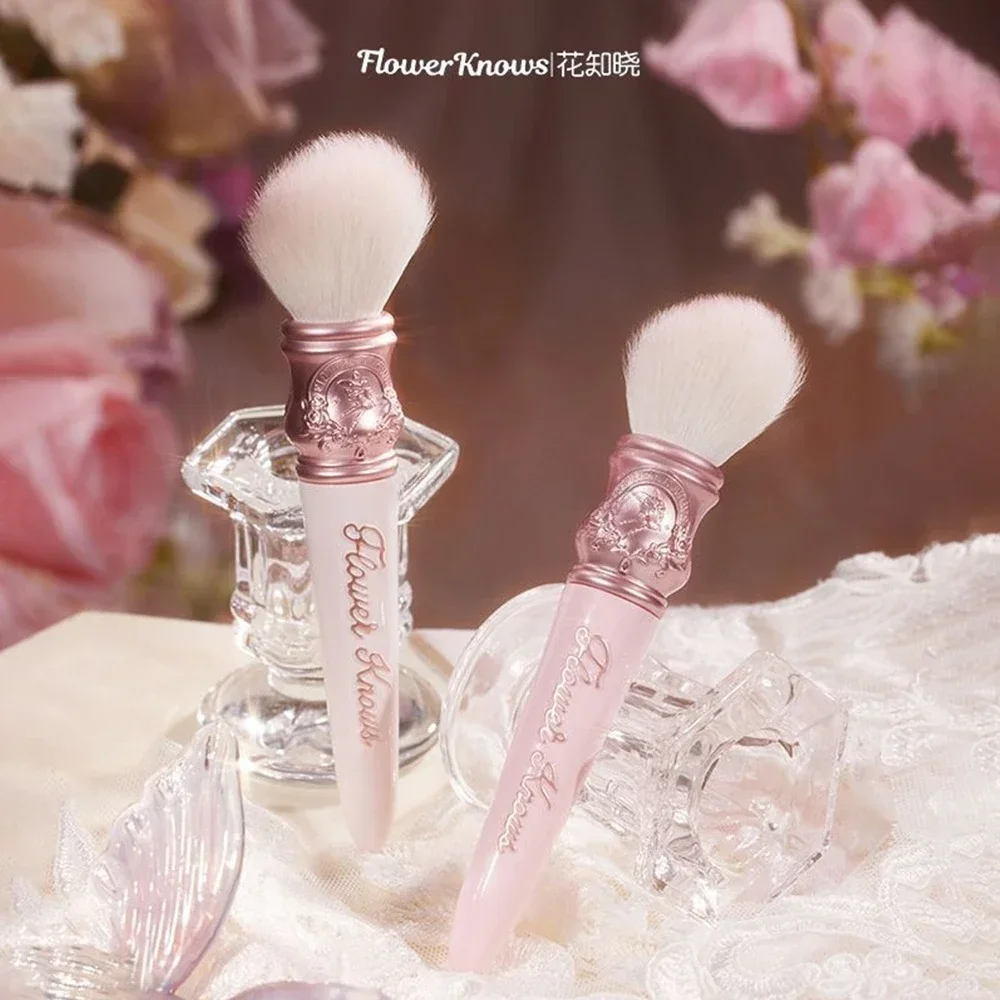 Flower Knows Swan Ballet Strawberry Rococo Blush Spot Brush Wool Fluffy Makeup Brush Conditioning Makeup Tool Flowers Know