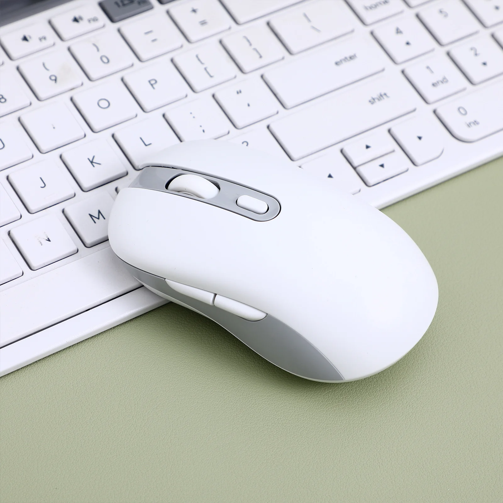 

Wireless Mouse Rechargeable 2.4g Optical Sensor Ergonomic Comfortable Grip for Pc Laptop Portable Computer Mouse