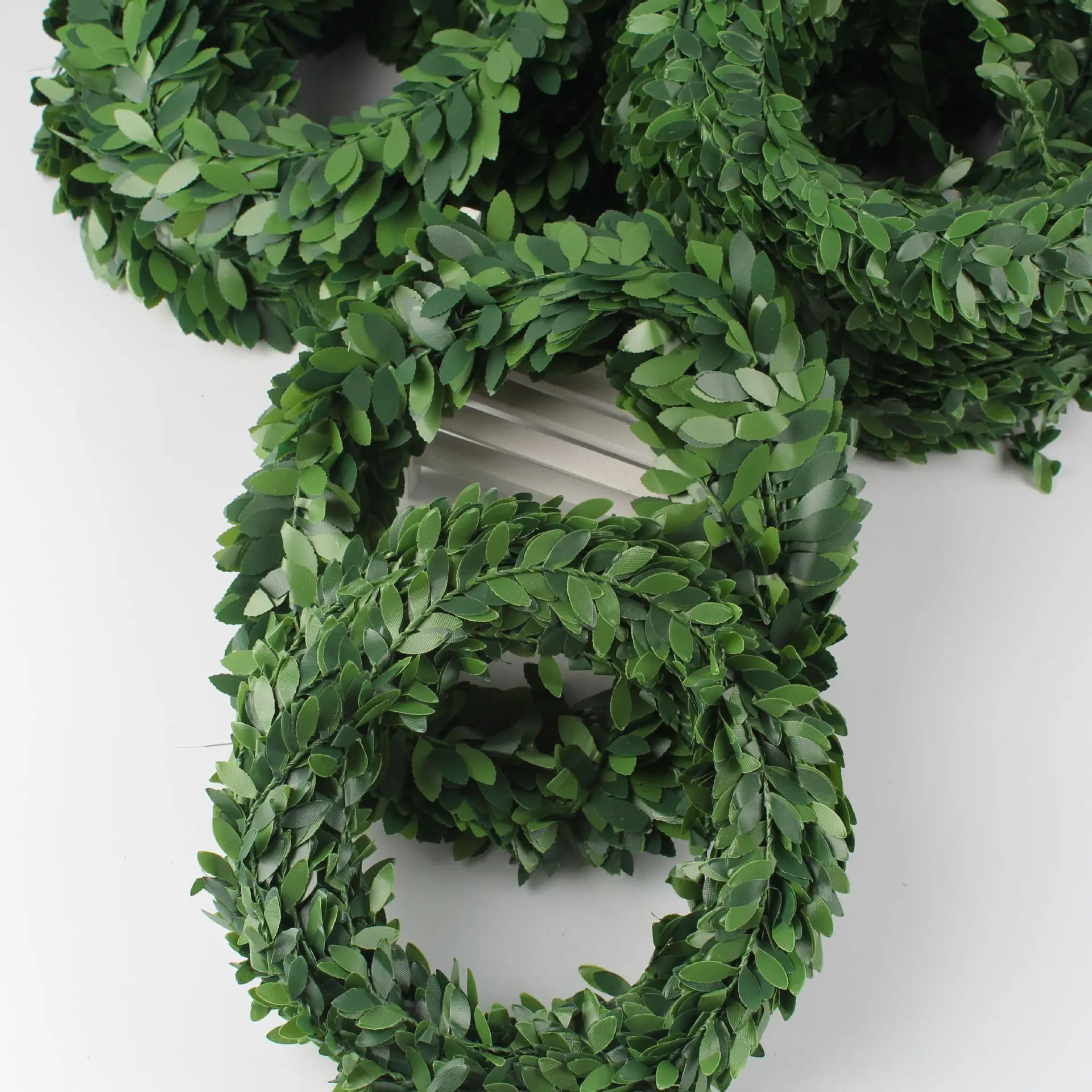 Künstlicher Efeu-Kranz, 7,5 Meter, Pflanzenrebe, gefälschte Blätter, Heimszene, Dekoration, Hochzeit, Outdoor, Garten, Festival, DIY, Geschenk, Herzstück – Detail 16