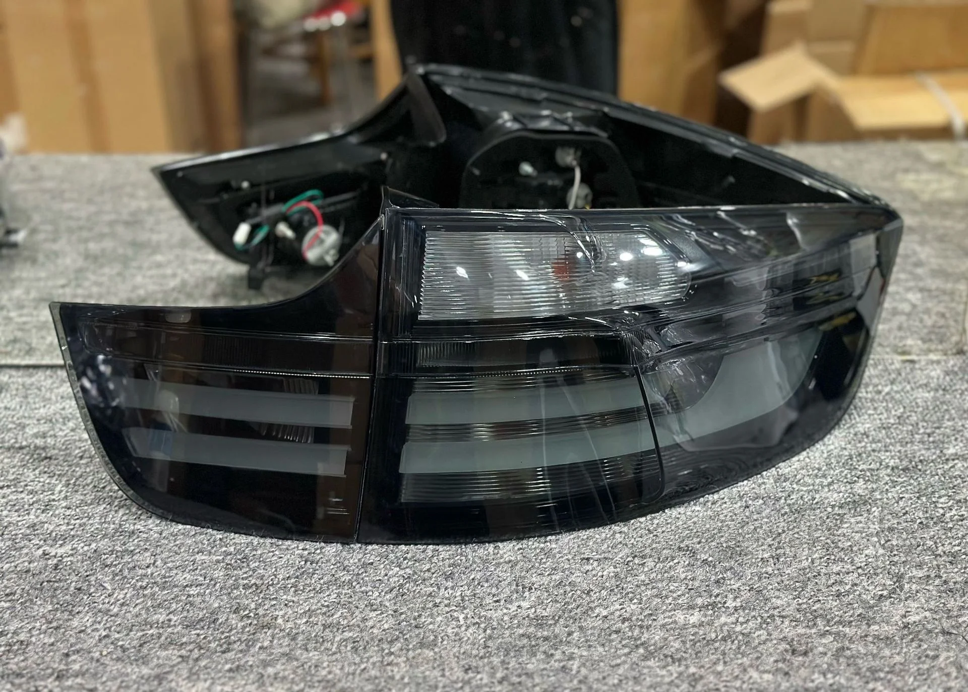 LED دليل القيادة الفرامل التوجيه عدسة حمراء 12 فولت حالة جديدة ل BMer X6-E71 08-14 تعديل ضوء الذيل الجمعية