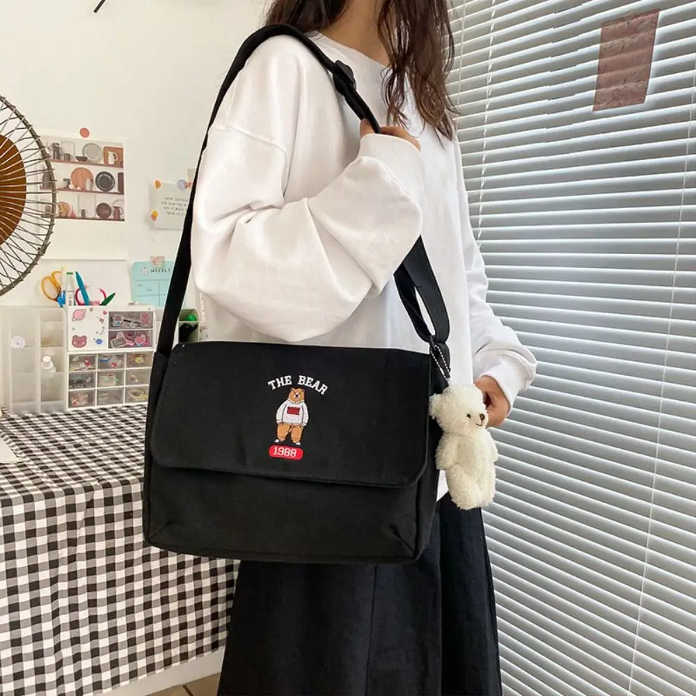 

Simple Canvas Embroidery Bear Shoulder Bag Japanese Style Large Capacity Cartoon Tote Bag Cute Crossbody Bag Travel