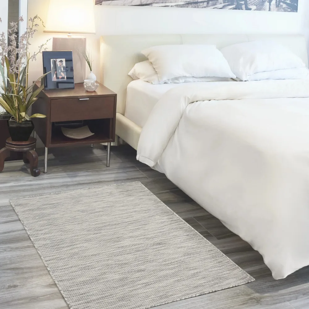 

Positano Indoor/Outdoor Modern Solid Light Grey 3' x 5' Area Rug