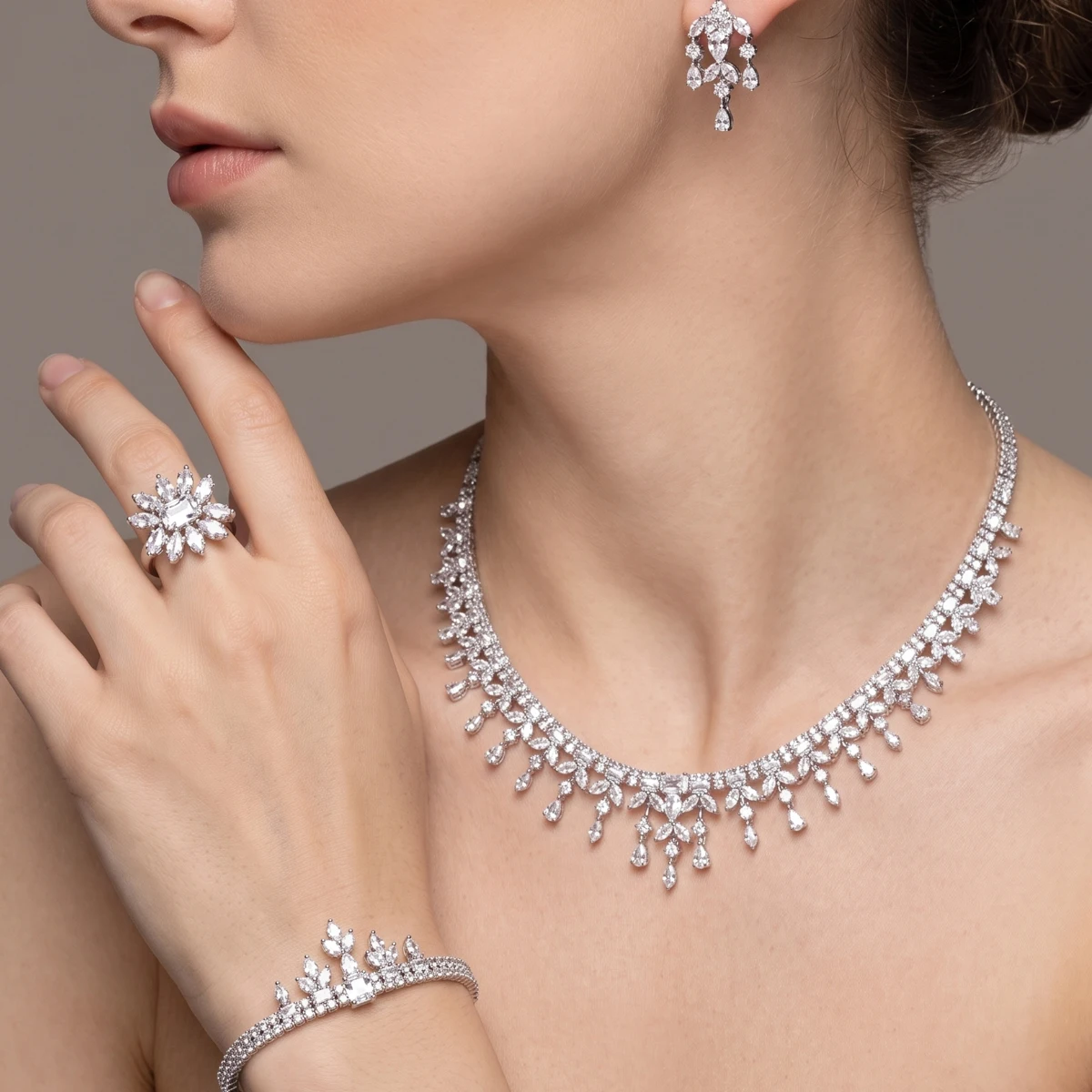 1-set-di-gioielli-lussuosi-ed-eleganti-con-design-a-bouquet-di-zirconi-cubici-scintillanti-adatti-per-le-donne-da-indossare-a-matrimoni-e-banchetti-confezione-regalo-non-inclusa