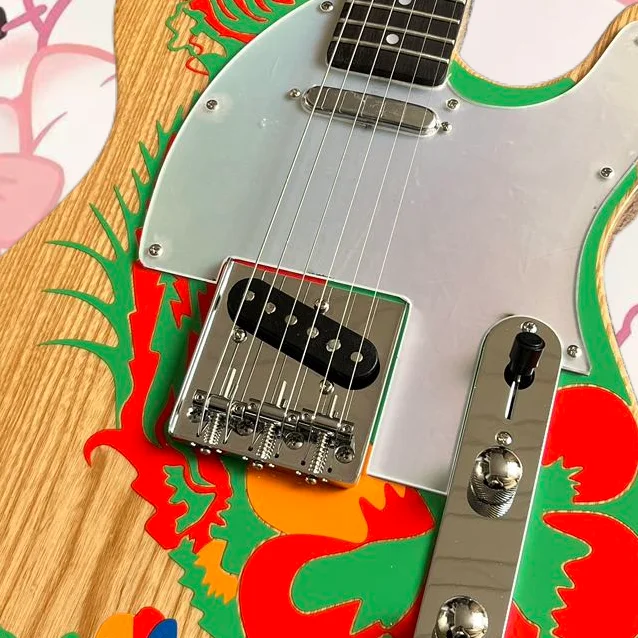 

Electric guitar, factory customized, made of maple and peach blossom wood, with irregular silver powder. In stock, free shipping