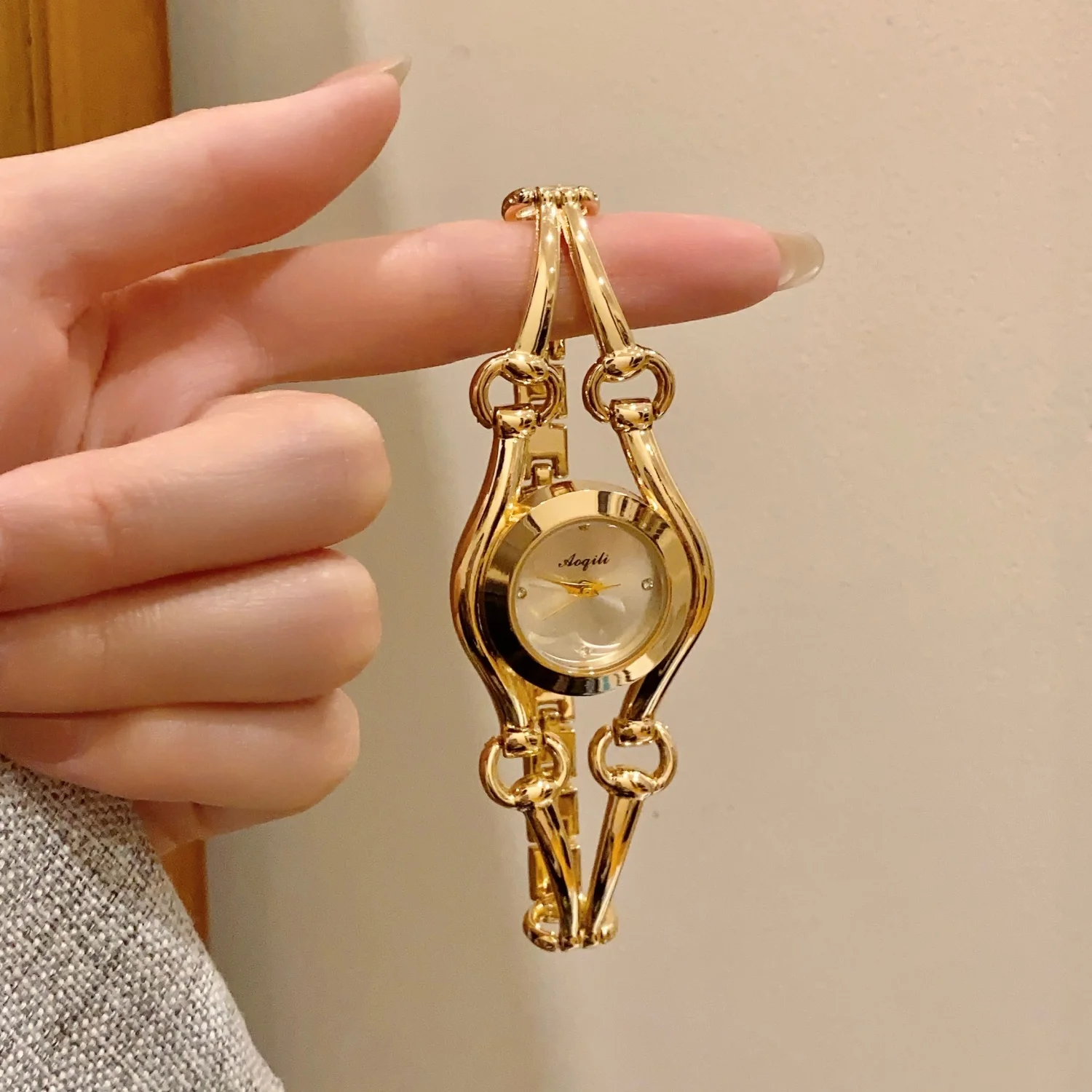 

New Luxury Golden Bracelet Watches For Woman Ladies Dress Quartz Wristwatches Female Clock High Quality Watch Relogio Feminino