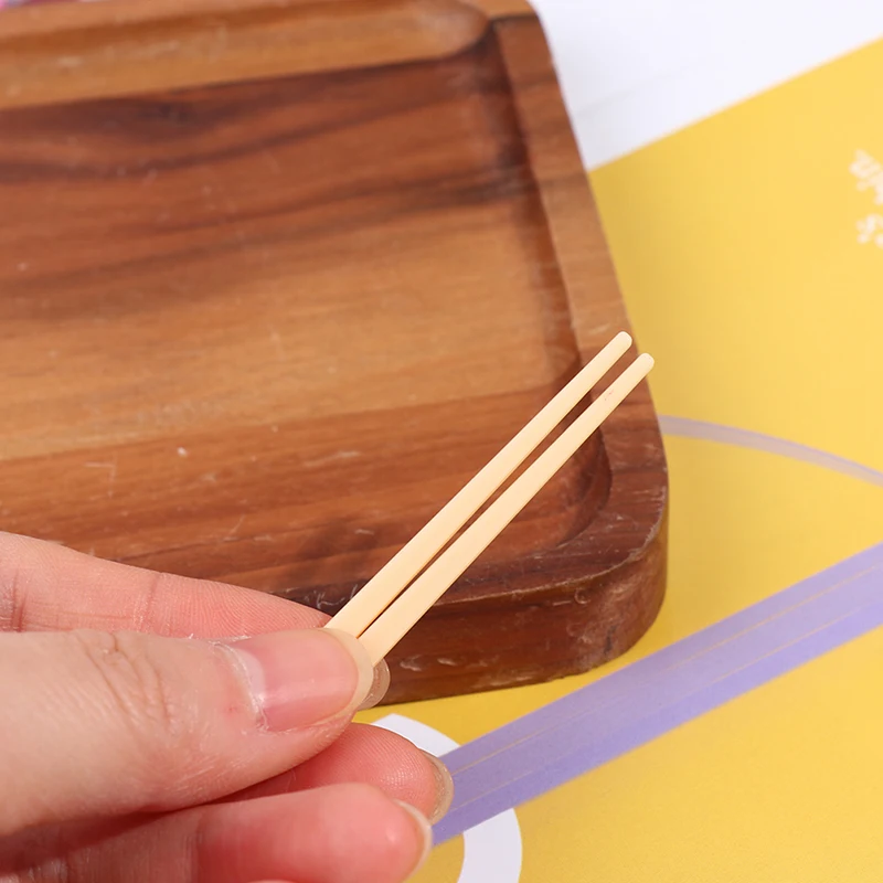 2 szt. 1:12 jednorazowe pudełko na fast foody dla lalek + pałeczki do wystroju domku dla lalek