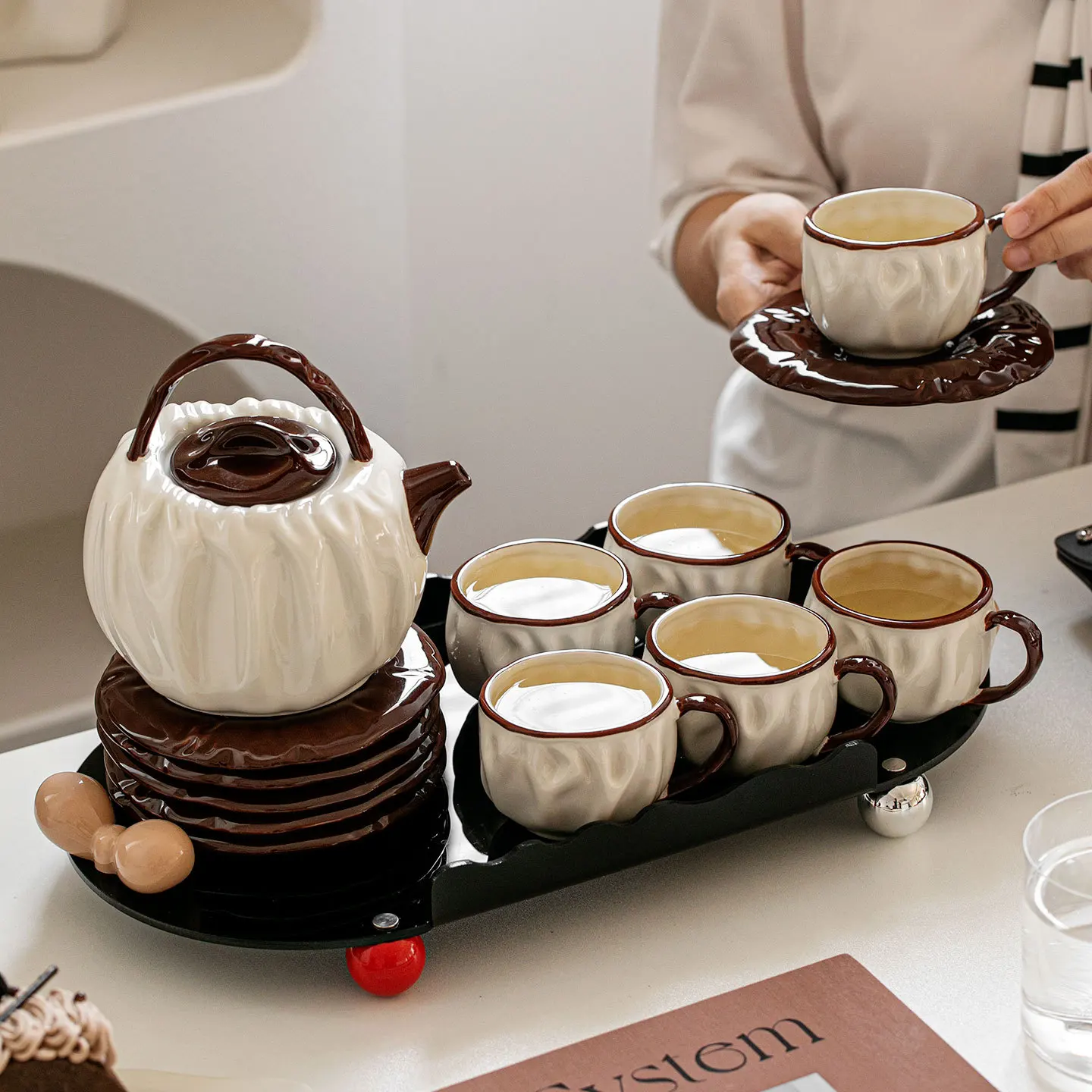Medieval tea  ceramic cup and saucer  water set, light luxury coffee cup with teapot set, household and commercial.