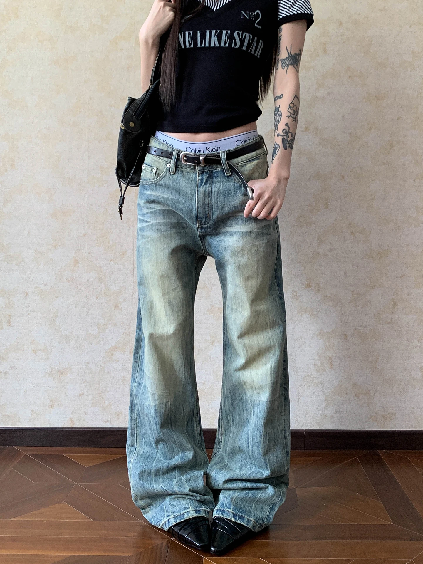 

Apocket American Retro Washed Crack Denim Jeans Low Waist Loose Women's Micro Flared Jeans Cotton Stretchable