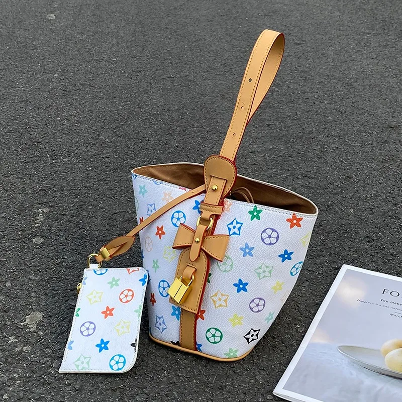 

Chic Women's Crossbody Bag Designer Leather Shoulder Handbag Trendy Ladies Tote Elegant Purse