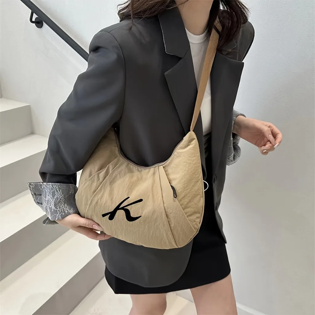 【セール中】2025年ニューレターKプリント レディースクロスボディバッグ 大容量 餃子型 ショルダーバッグ アウトドア旅行 サイクリングに最適
