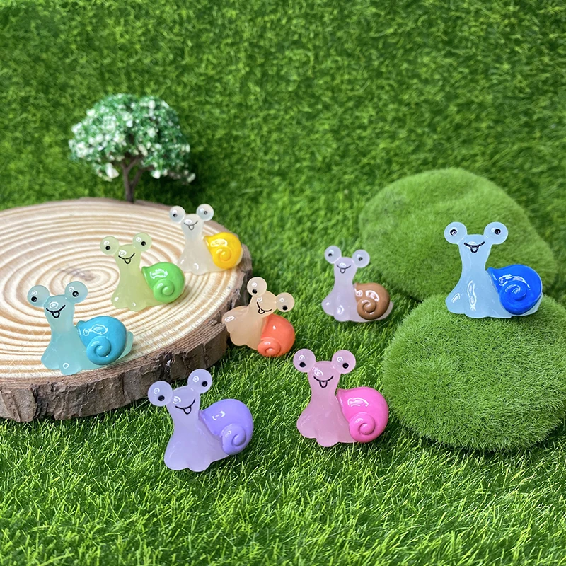 2Pcs Glowing Mini Snails Miniature Moss Micro Landscape Decoration Glow In The Dark Snails Figurines Fairy Garden Accessories