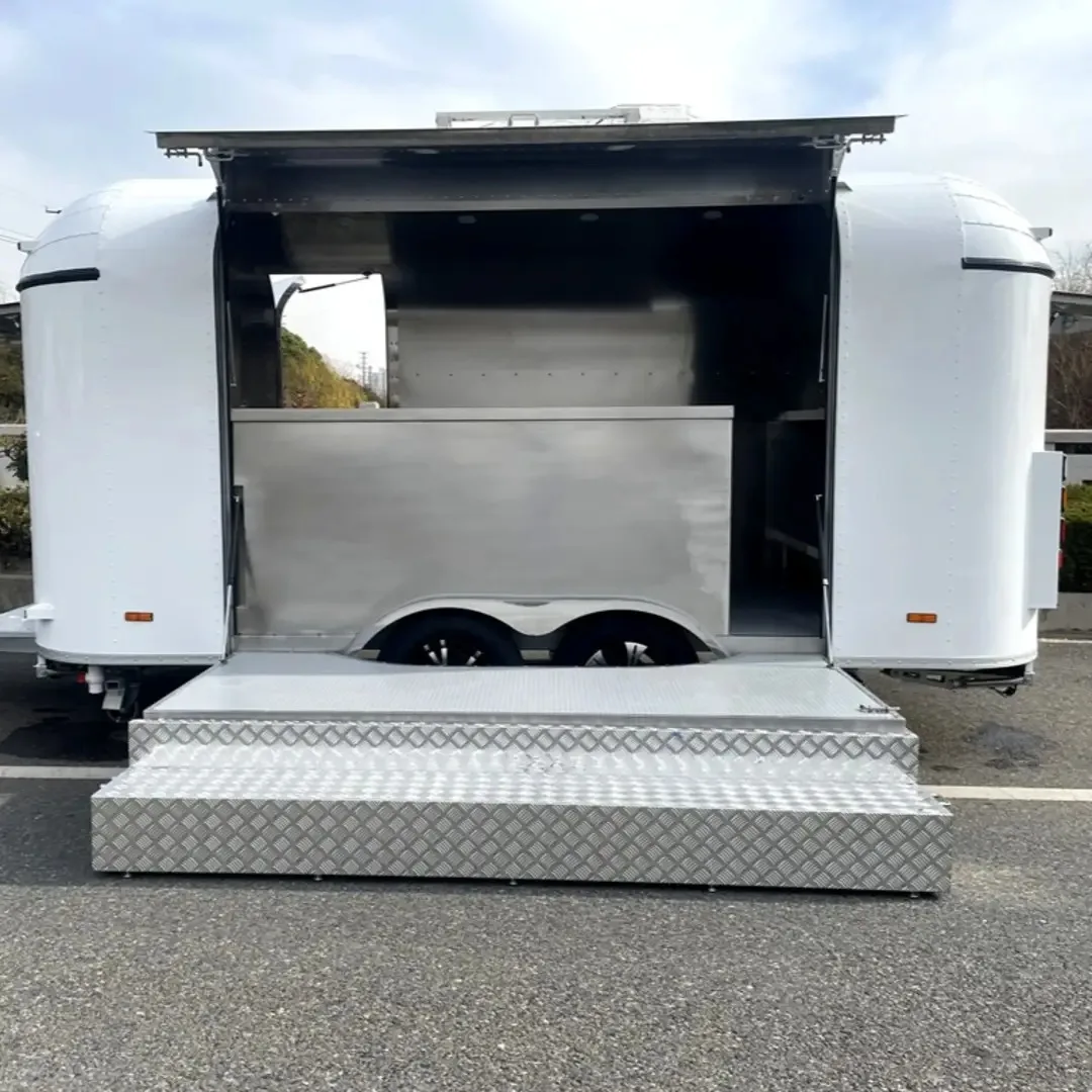 

Фудтрак-кафе: кофе, соки, коктейли, мороженое, пицца. Мобильная кухня, кейтеринг-прицеп, полностью оборудован.