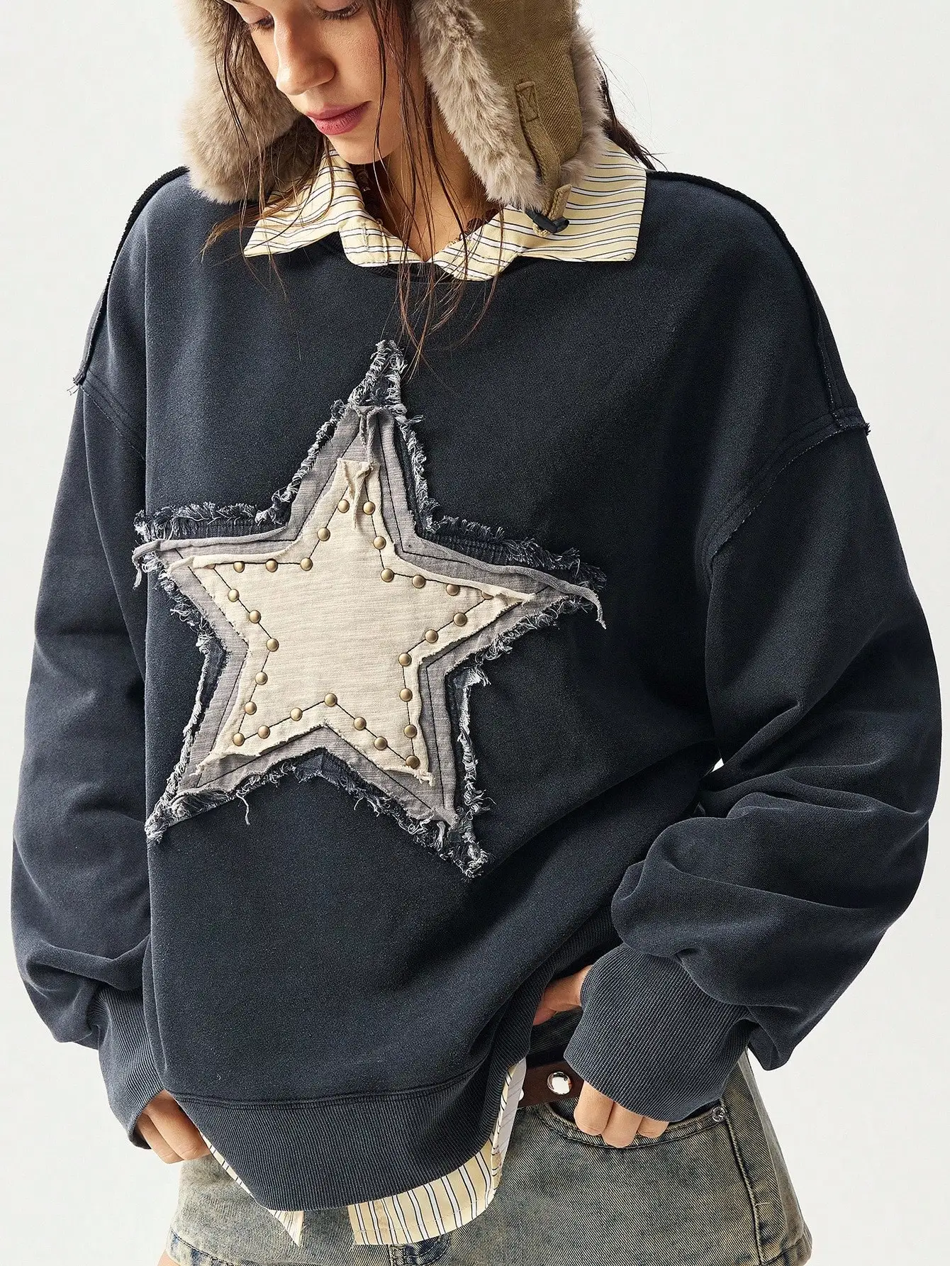 Damska bluza oversize z naszywką w kształcie gwiazdy i ćwiekami, swobodna bluzka na jesień i zimę.