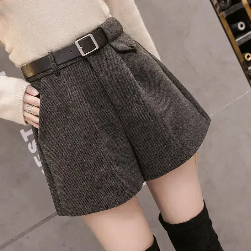 Women\'s Woolen Shorts for Fall and Winter High-Waisted Thick Shorts Black Korean Style Slimming A-Line Tapered Pants with Boots