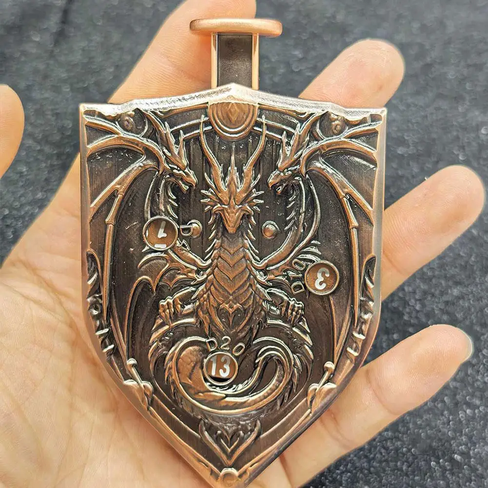 

﻿ Металлический трекер для D&D 7-в-1 в форме щита с дизайном дракона, аксессуар для настольных игр, подарок для игроков в RPG