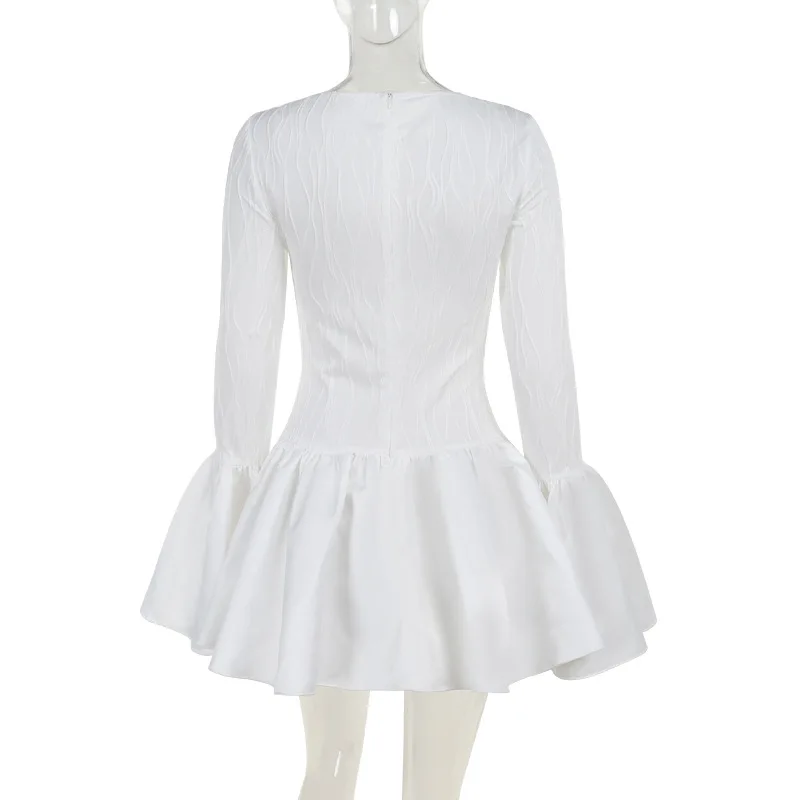 Vestido corto plisado de manga larga acampanada para mujer, minivestido blanco elegante con volantes y cuello redondo, ropa Sexy para fiesta, otoño e invierno, 2024