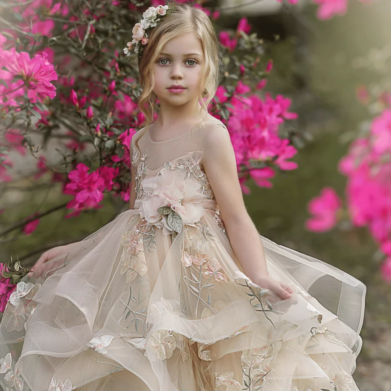 Abiti da ragazza di fiori di Champagne petalo a strati di Tulle con nastro di fiori senza maniche per abito da principessa per banchetti di festa di compleanno di nozze