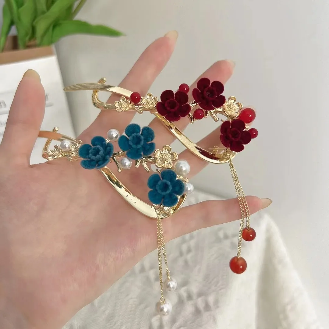 1PC zinc alloy imitation pearl hair ornament, red rose twist clip, high-end elegant headwear, suitable for daily casual wear,