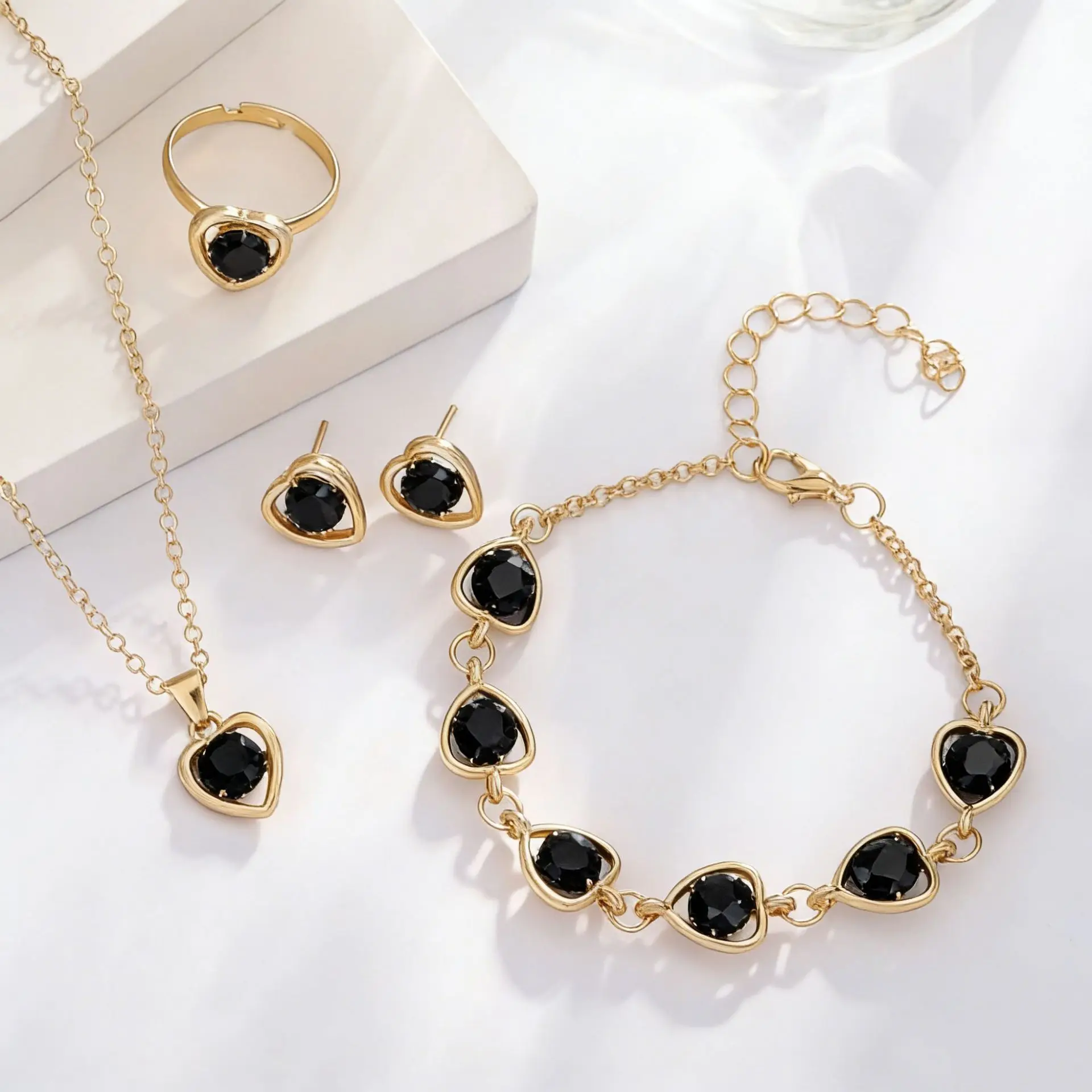 5-Piece Simple Black Heart-Shaped Women's Jewelry Set, Fashionable Casual Bracelet, Necklace, and Earring Set for Women, Suitable for Daily Wear, Designed Specifically for Women, Showcasing an Elegant Style