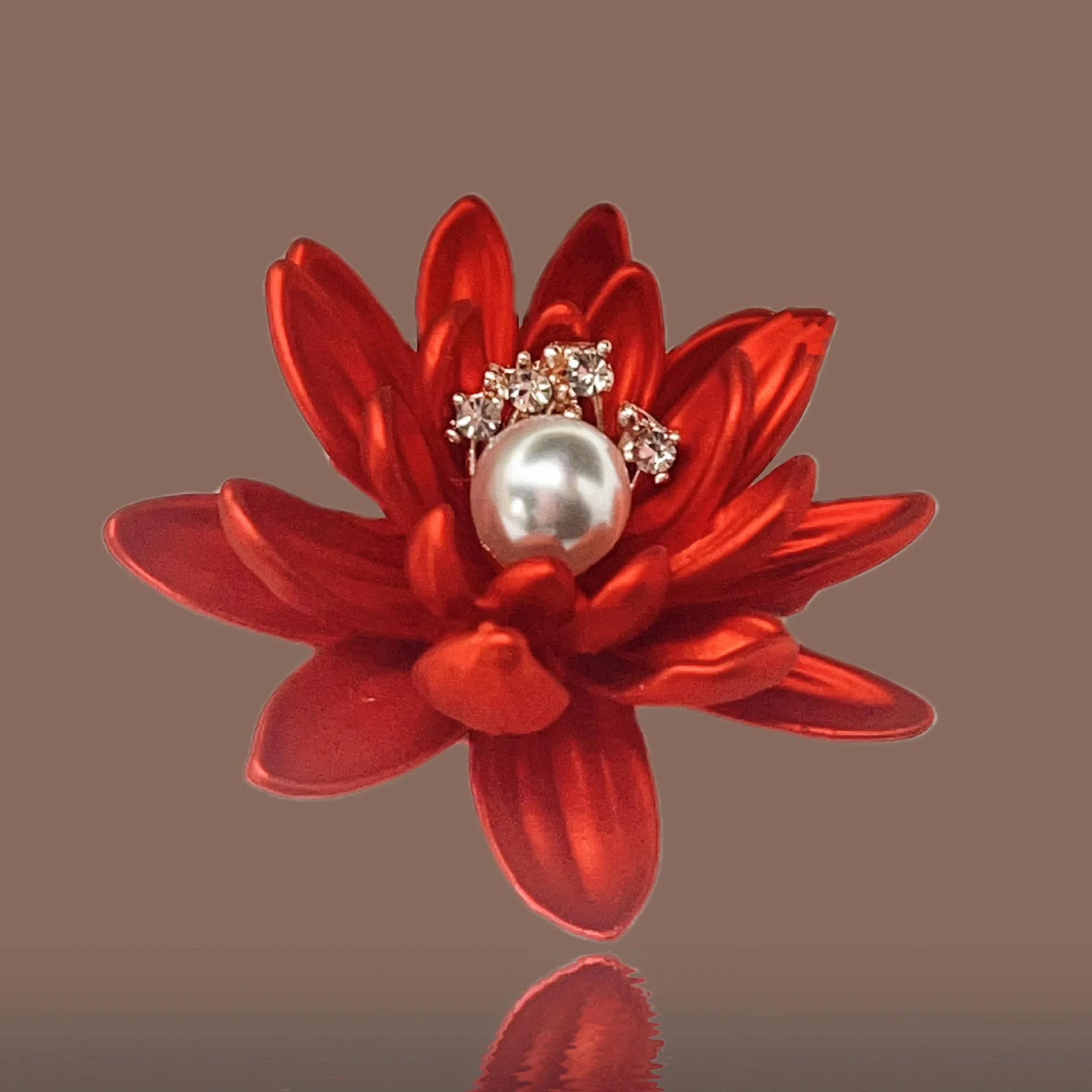 جميلة الأحمر المينا زهرة اللوتس دبابيس دبابيس للنساء موضة حجر الراين اللؤلؤ زهرة بروش فستان بتصميم بدلة التلبيب دبابيس هدية #3