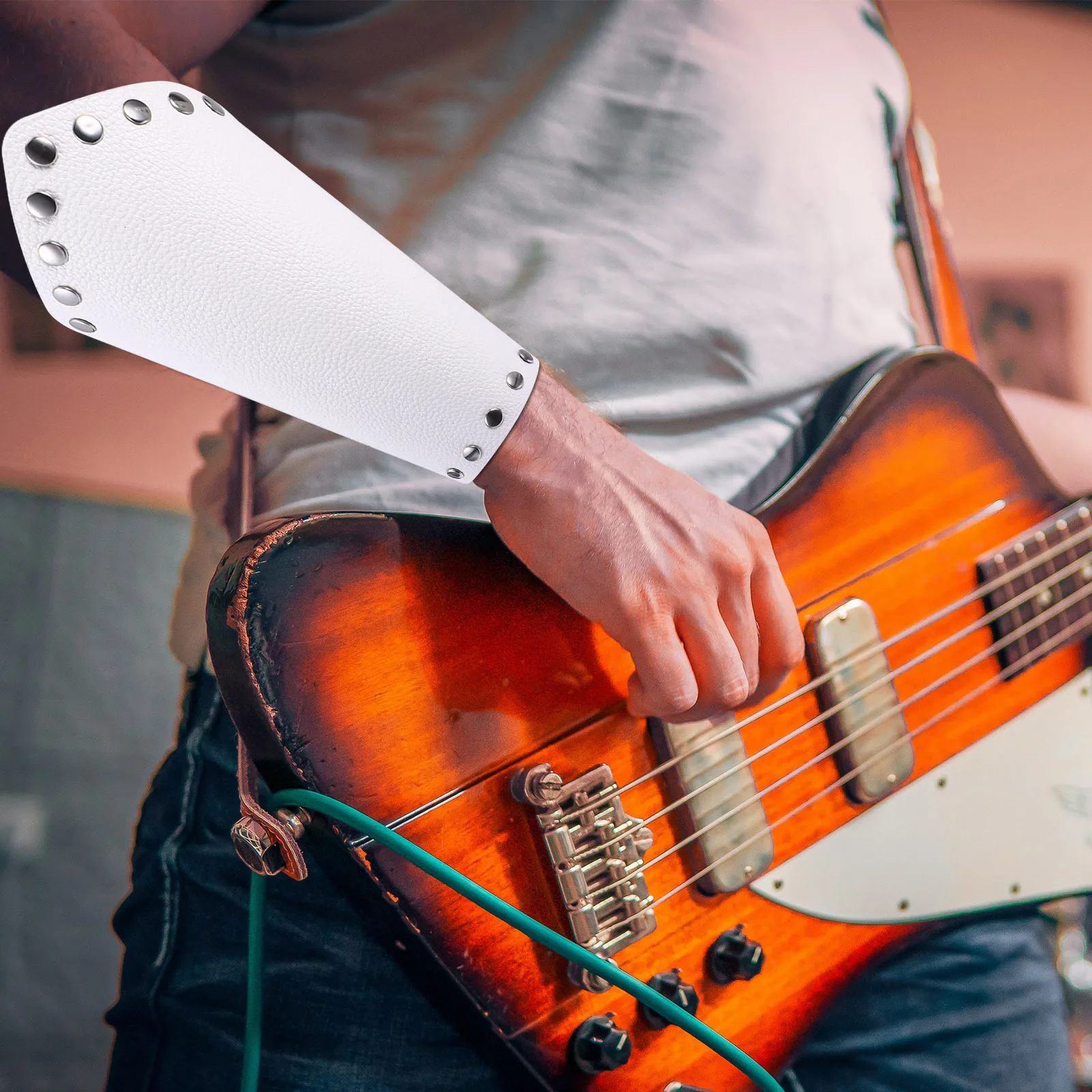 

1Pair Medieval Bracers Punk Warrior Wrist Adjustable Strap Solid Rivet Wristband for Cosplay Hunting