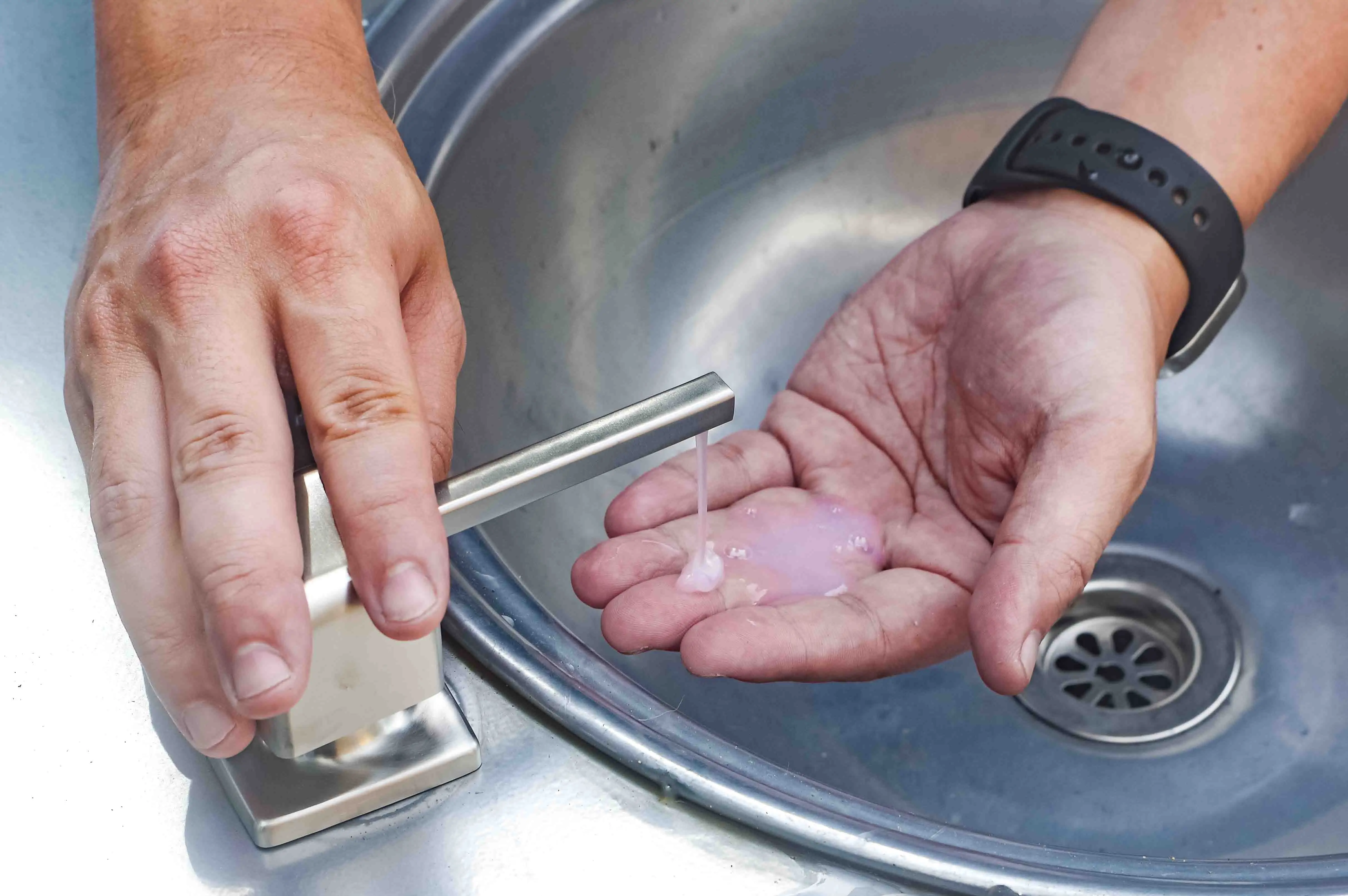 

Kitchen Sink Built-In Soap Dispenser Stainless Steel Pump + Zinc Alloy Head 17oz Large Capacity Bottle 120mm Extension Tube
