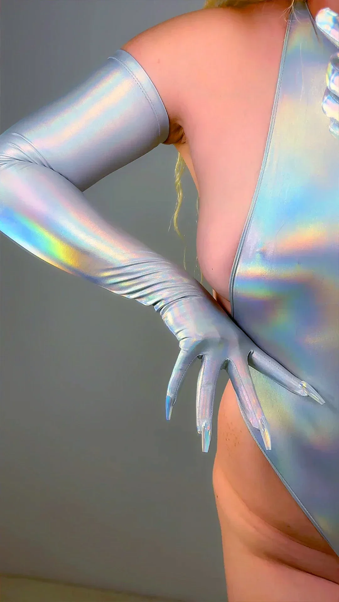 Immagine 7: Guanti DooWay Holo Silver Metallici con Effetto Olografico Liquido, Extra Sottili ed Elastici, Lunghi 70CM, per Feste e Moda
