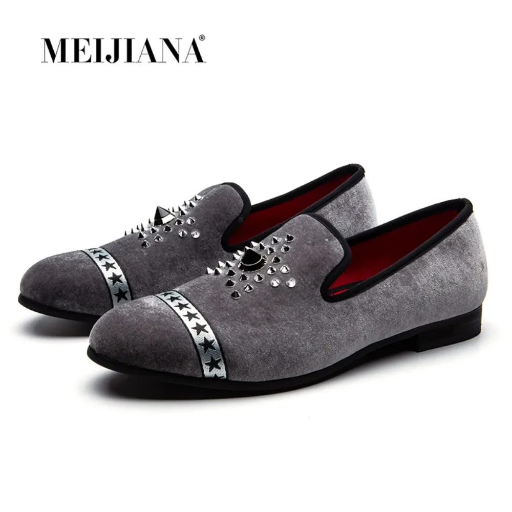 Men Velvet Loafers Nightclub Dress Shoes Classic Fashion Metal Rivet Men Slip-on Moccasins Shoes Luxury Brand Wedding Party Shoe