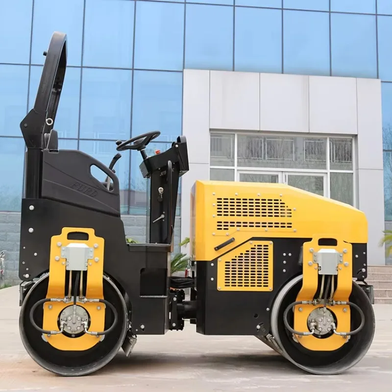 Manufacturer Factory Price Diesel Hydraulic 1.5 T Vibrating Road Roller Compactor Ride-On Compactor for Small Pavement Projects