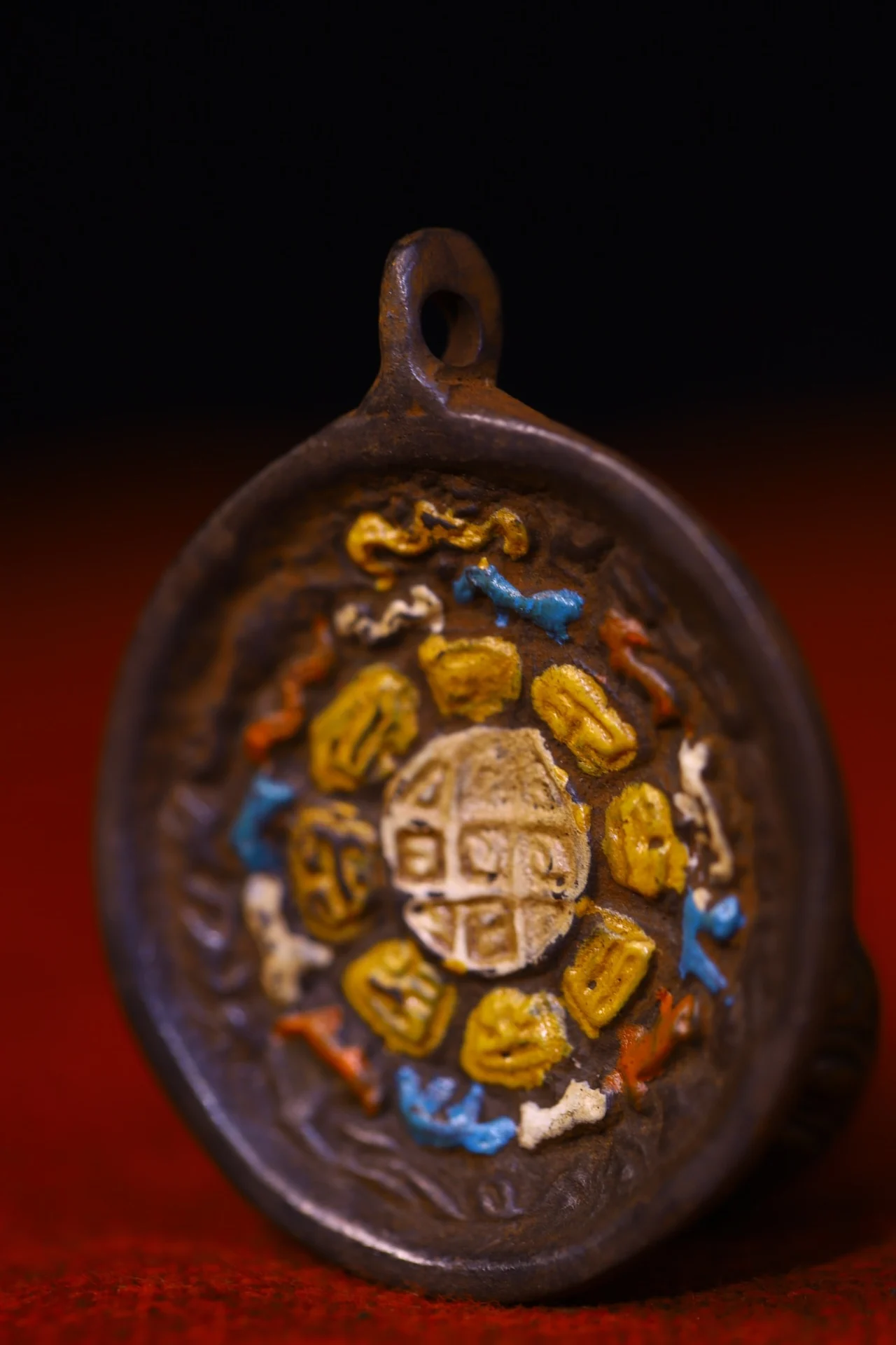 

2"Old China Collections Old Bronze Cinnabar Painted Garuda Dhwaja Eight Diagrams Buddha Card Pendant Amulet Town house