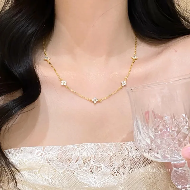 

Ins Fashion Gold Color Crystal Clover Choker Necklace For Women Kpop Thin Short Neck Chain Blue Flower Jewelry Gifts KDN005