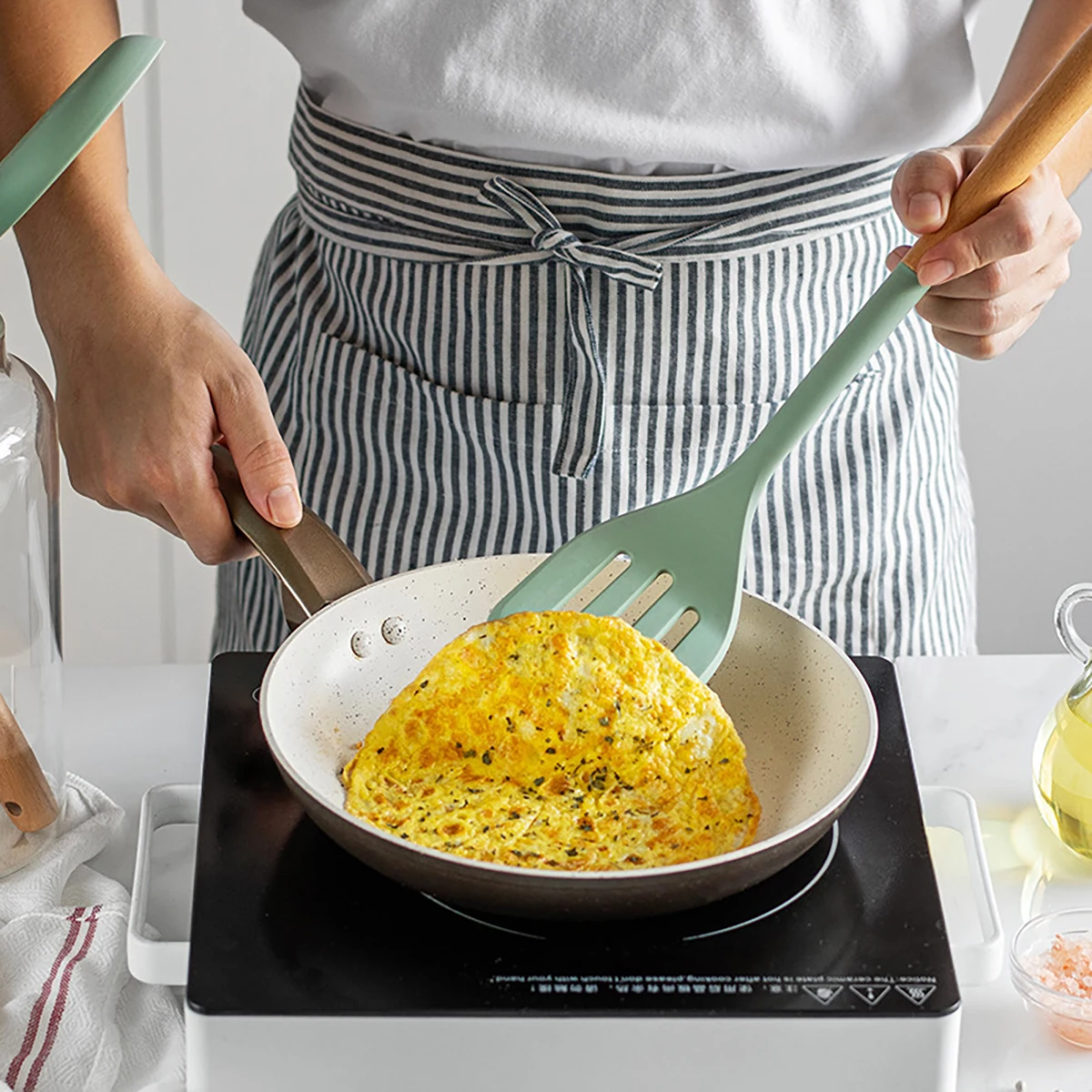 5pcs Silicone Kitchen Utensils Set Wooden Handle Non-stick Spatula Cookware Set Fried Shovel Leaky Spoon Rice Spoon Kitchen Tool