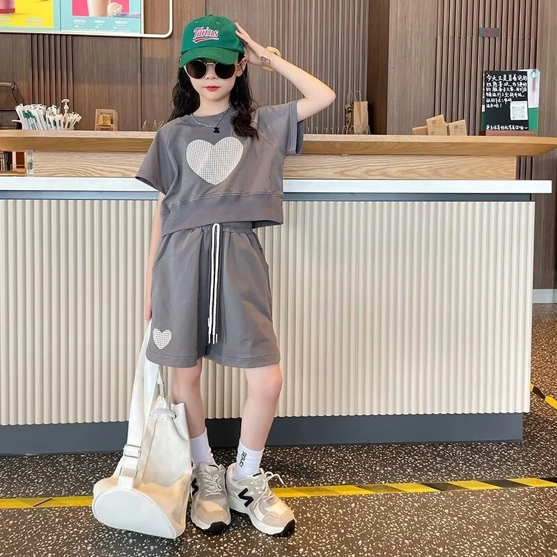 2026New summer short-sleeved fashionable and comfortable shorts set for older girls, trendy and stylish, popular online, suitabl