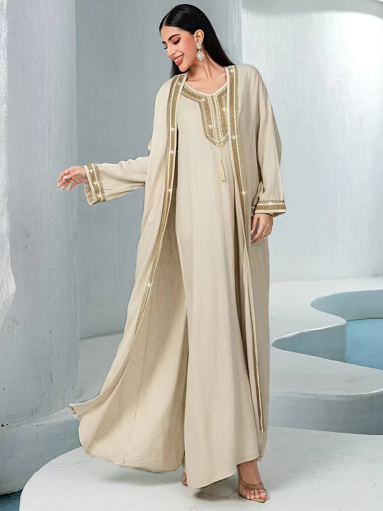 

Новый Ближний Восток Дубай Лонг Свек Dr Плащ Комплект из двух предметов Юбка трапециевидной формы V-Ne Летняя вышивка Свободная талия