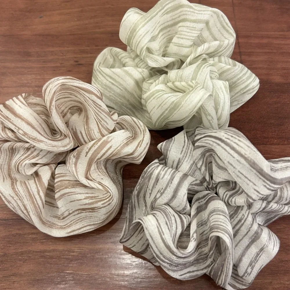 1/4 قطعة نسيج مخطط ناعم اللون Scrunchies مادة متدفقة مثالية لتصفيف الشعر اليومي ذيل حصان إكسسوار شعر أنيق بسيط