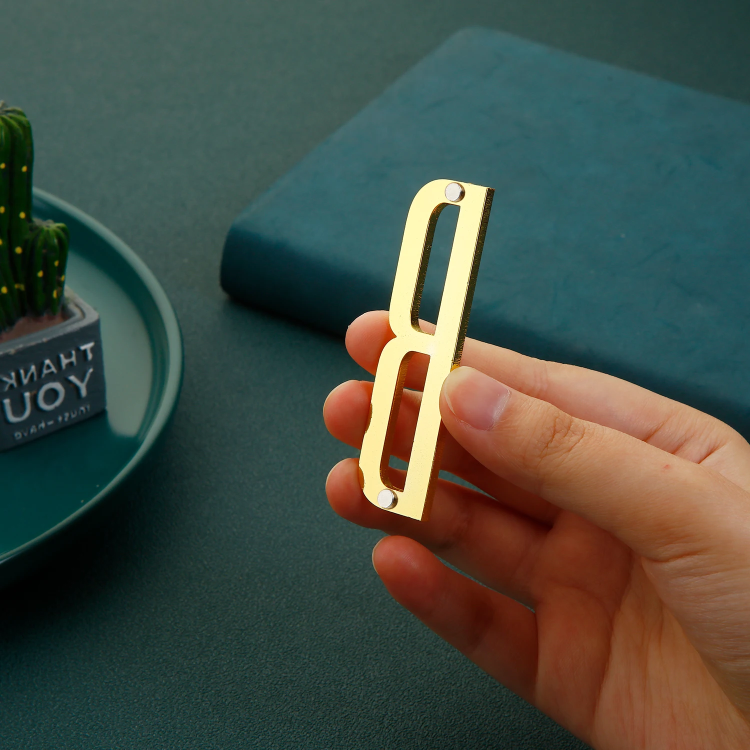 Número de casa de Metal dorado con imanes, letras del alfabeto inglés para puerta de apartamento, placa, mesa, buzón, pegatinas de números de 7cm