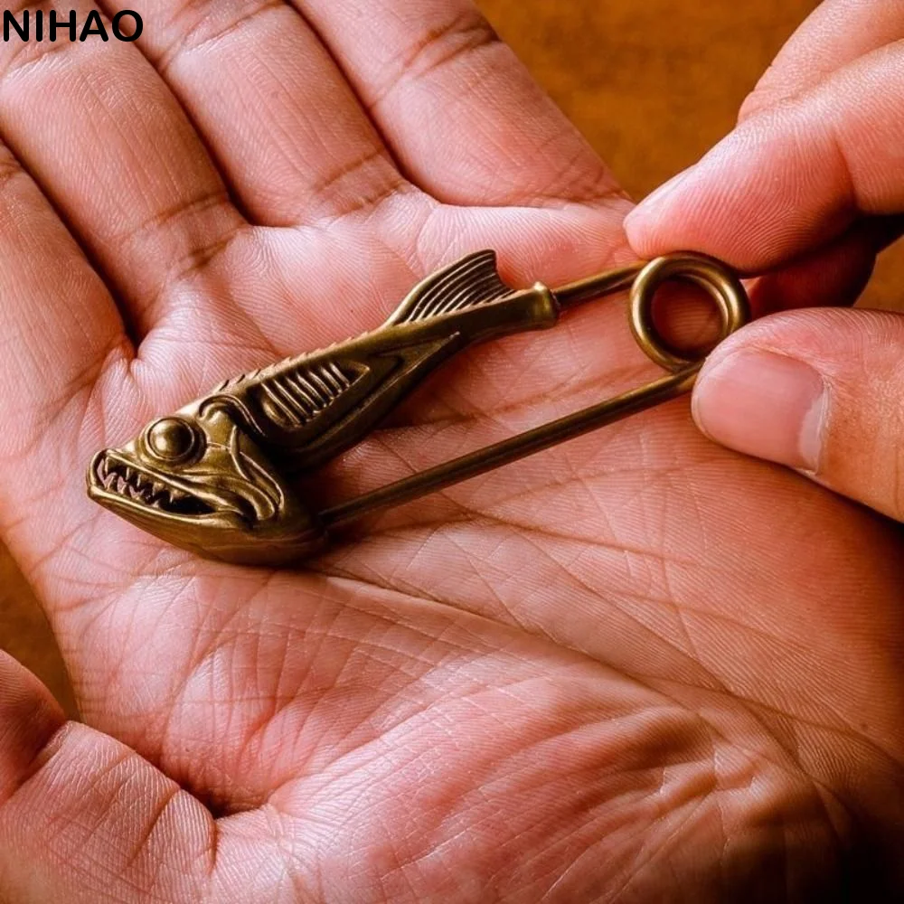 Fashion Jewelry Piranha Shape Brooch Exquisite Creative Fish Head Pin Cool Punk Fish Bone Pin Suit Accessories