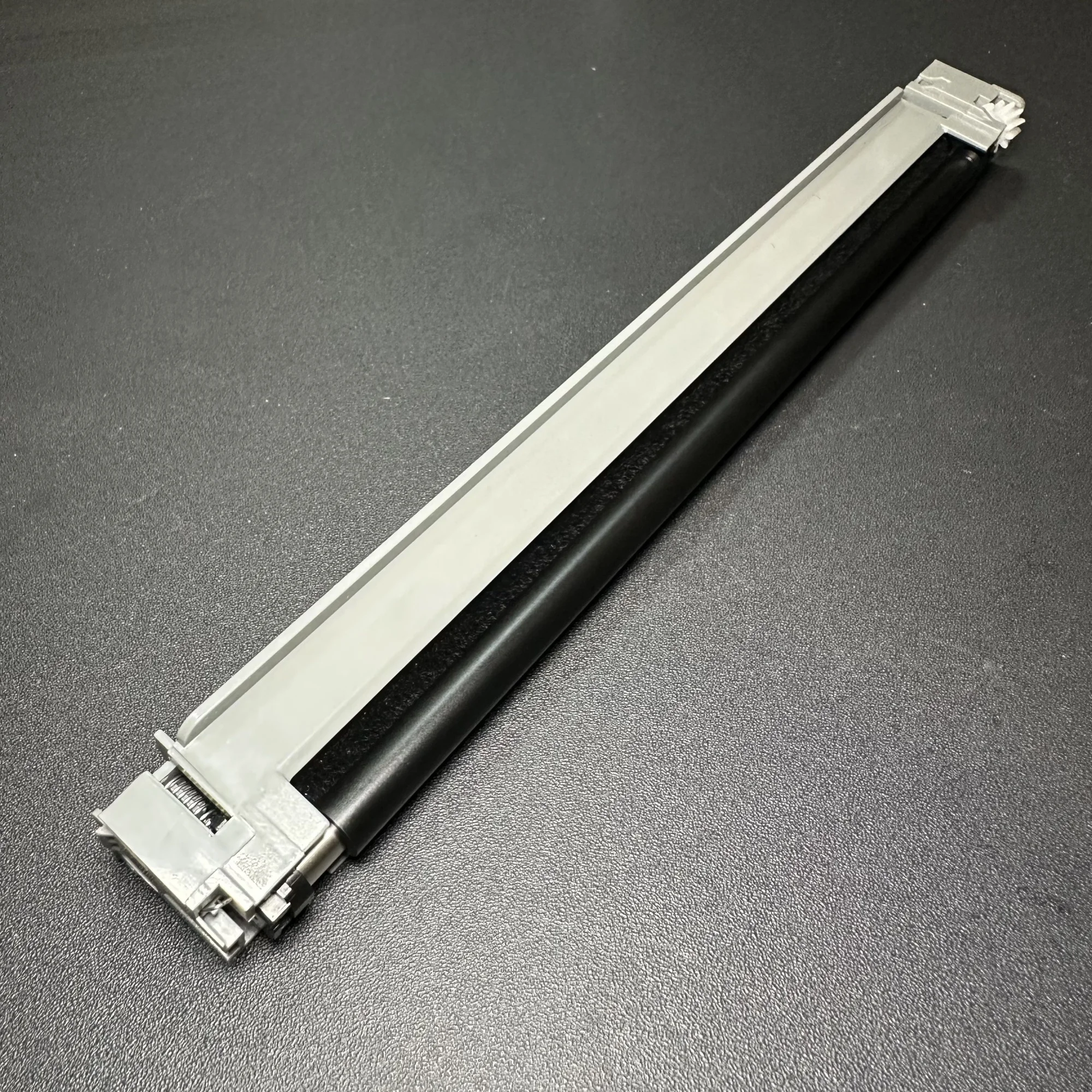 

Основный зарядный ролик MC-3100 в сборе для KYOCERA M3040 M3145 M3540 M3550 M3560 M3645 M3655 M3660 P3045 P3050 P3055 P3145*1