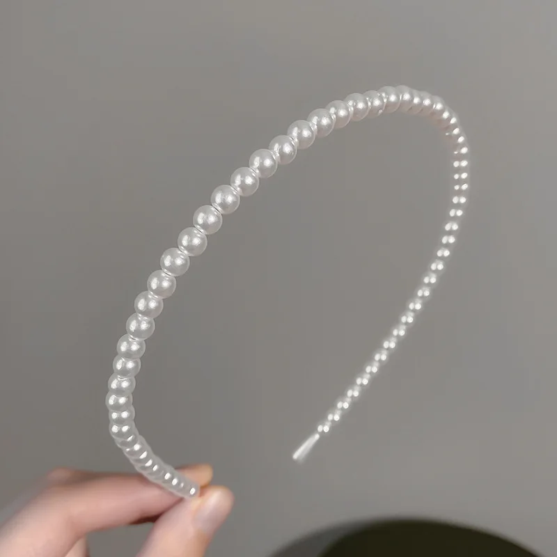

inimalist Plastic pearls Elegant Headband Women's Sophisticated Hair Accessory Perfect for Formal or Casual Occasions