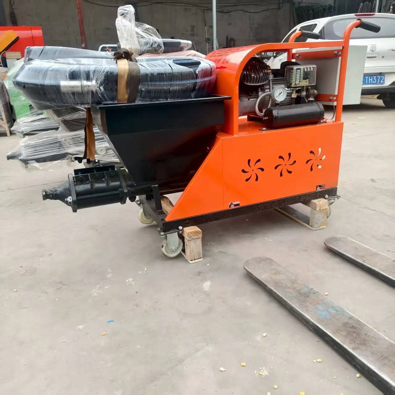 Customized Electric 311 Automatic Concrete Plastering Machine With Pump & Motor High Efficiency Cement Mortar Spray For Walls