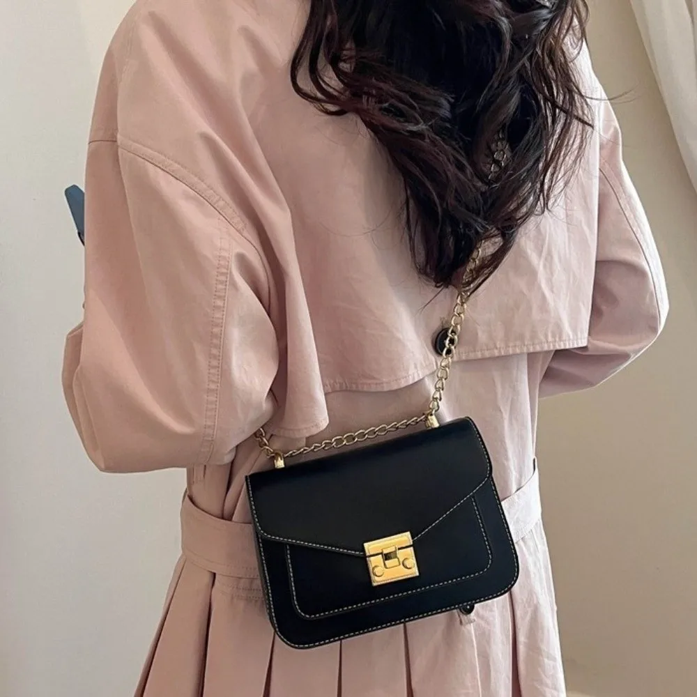 

Small Elegant Retro Geometric Crossbody Bag Chain Leather PU Shoulder Bag Flap Design Square Shape Mini Snap Hook Bag Party