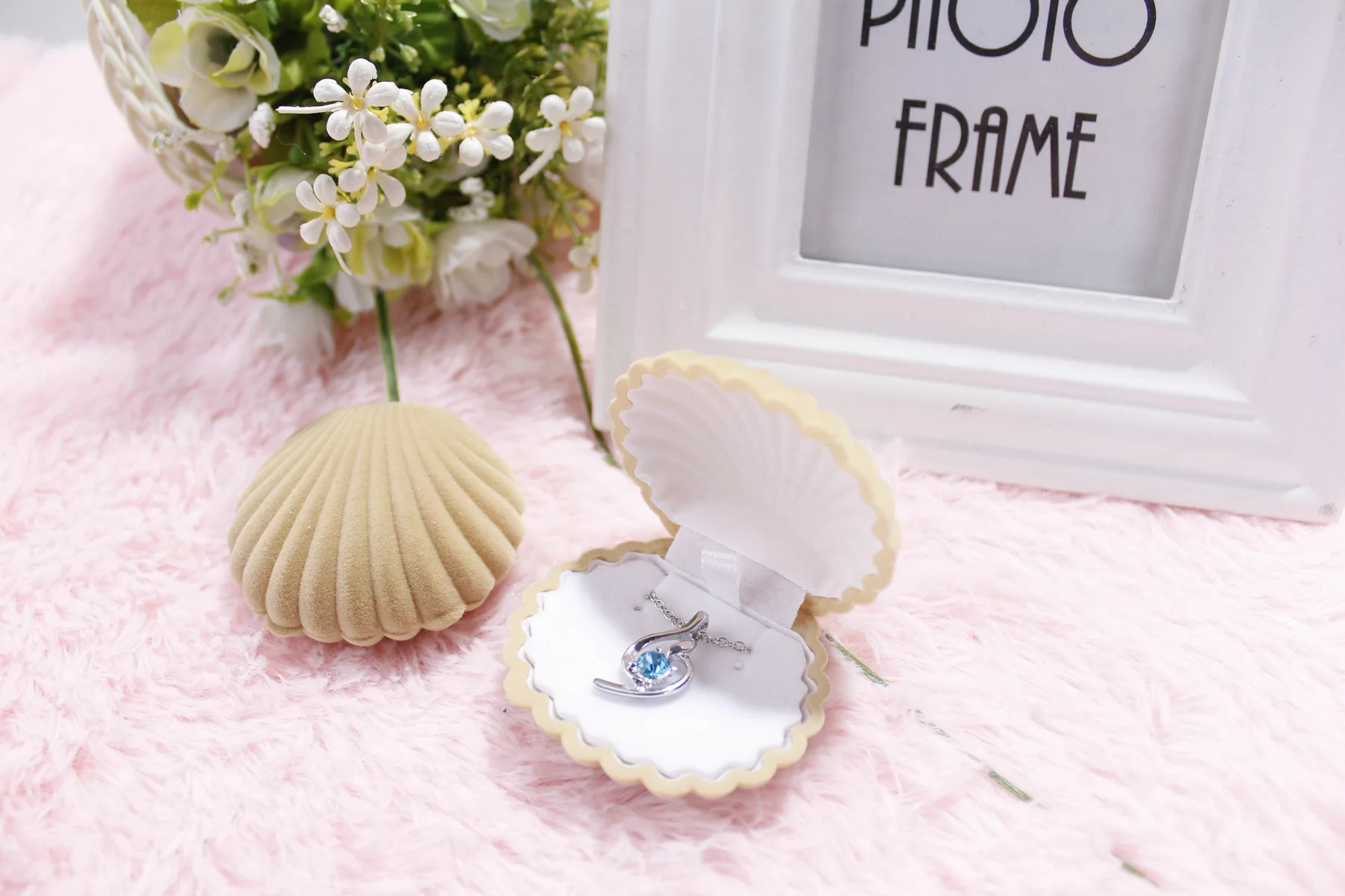 Ocean Style Shell-shaped Jewelry Box for Rings Earrings 4 Colors Options Made of High Level Flannel