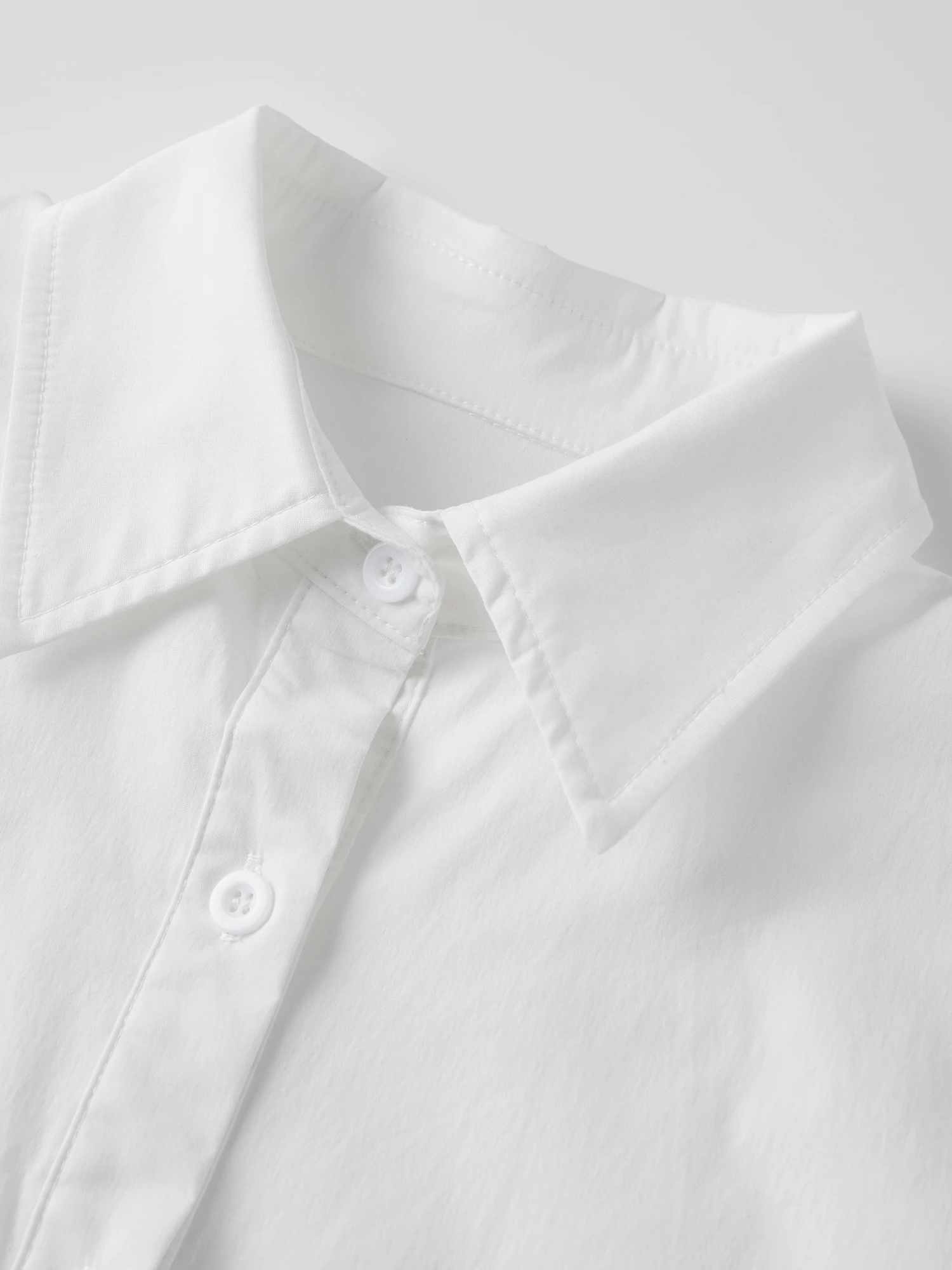 

Ladies Stylish Cropped Button-Up Shirt with Long Sleeves in a Variety of Solid Colors - Perfect for Spring and Fall Fashion