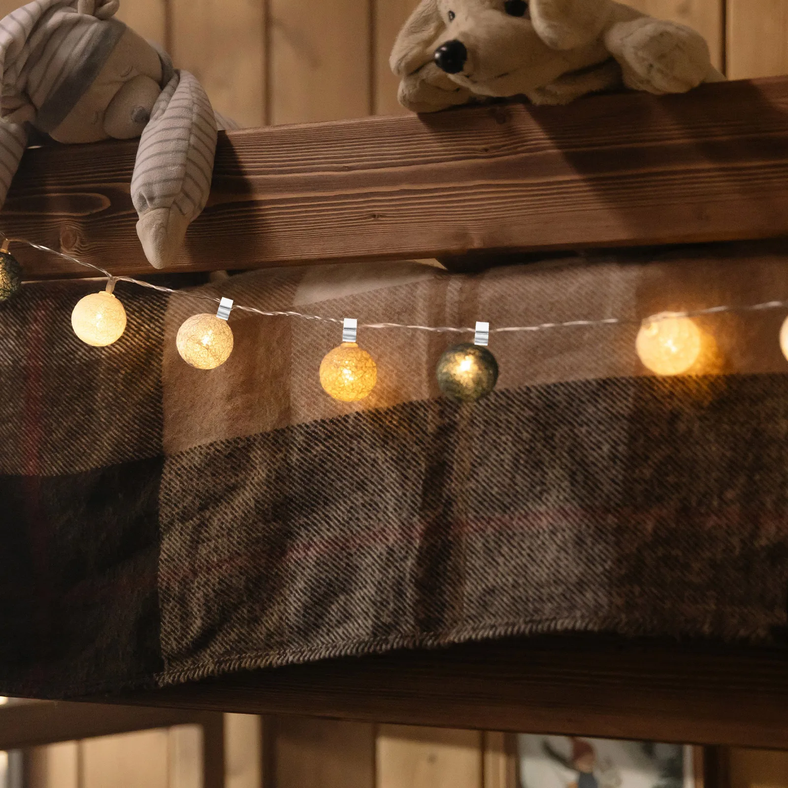 

50Pcs Christmas Light Hangers Outdoor Gutter Clips Easy Installation for Holidays Christmas Light Clips