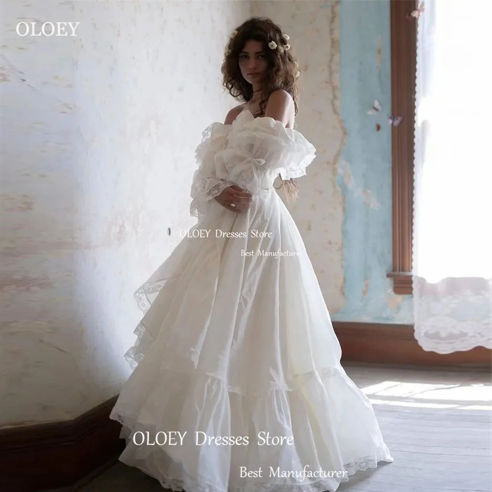 

OLOEY Vintage White Chiffon Lace Ruched A Line Tiered Wedding Dresses Strapless Three Quarter Sleeve Floor Length Bride Gowns