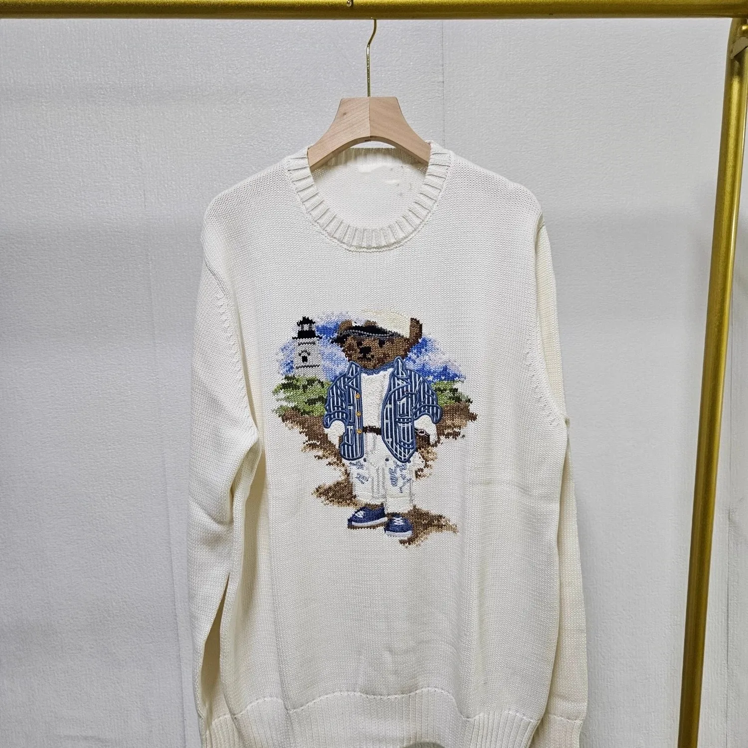 

Unisex 2025 Spring Heavyweight Wool Sweater – Round Neck, Preppy Style, Youthful Look, Easy to Pair