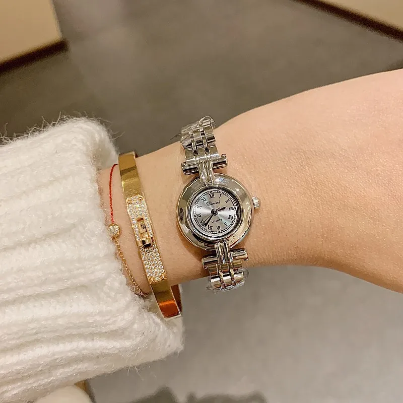 

Retro-style minimalist quartz watch with steel strap for women; exquisite women's wristwatch; women's accessory.